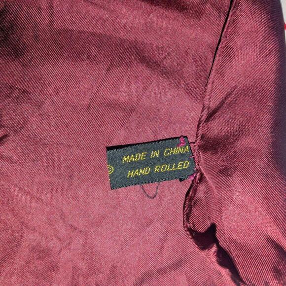 Vintage burgundy pocket square in silk - Picture 4 of 5